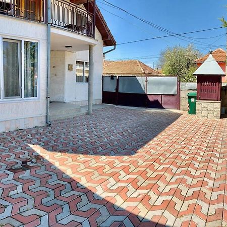 Отель Casa Debora Хацег Экстерьер фото